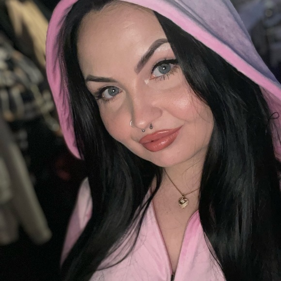 Meet your Posher, Mandy - Picture 1 of 1